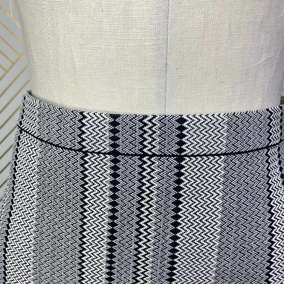 Theory Nellida Zig-Zag Stripe Mini Knit Skirt in Black & Cream Size US Small - Picture 3 of 12